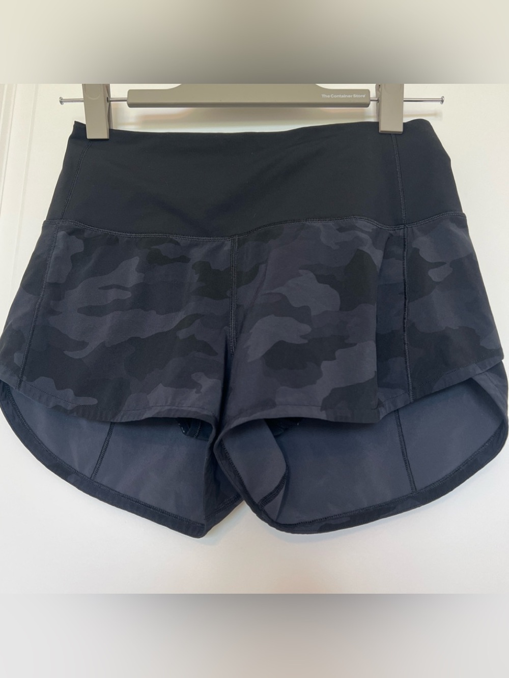 Lululemon speed up Women’s Black Camo Running Shorts sz.4 good